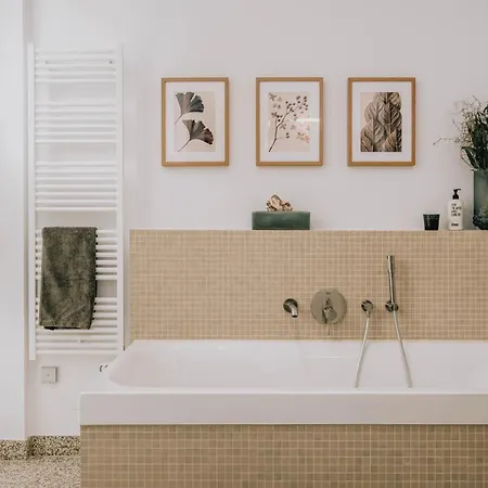 Thechipp - Designapartment Mit Seeblick, Pool, Sauna & Kamin شقة باد سارو